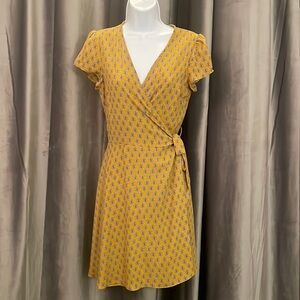 Yellow wrap dress. Size large.NWOT.